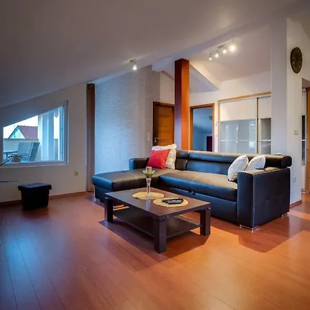 Nane Apartment *
