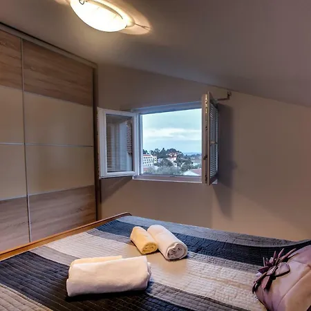 Nane Apartment Banjol
